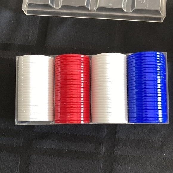 Crisloid Poker Chips 100 Heavy Plastic Chips - Picture 2 of 8